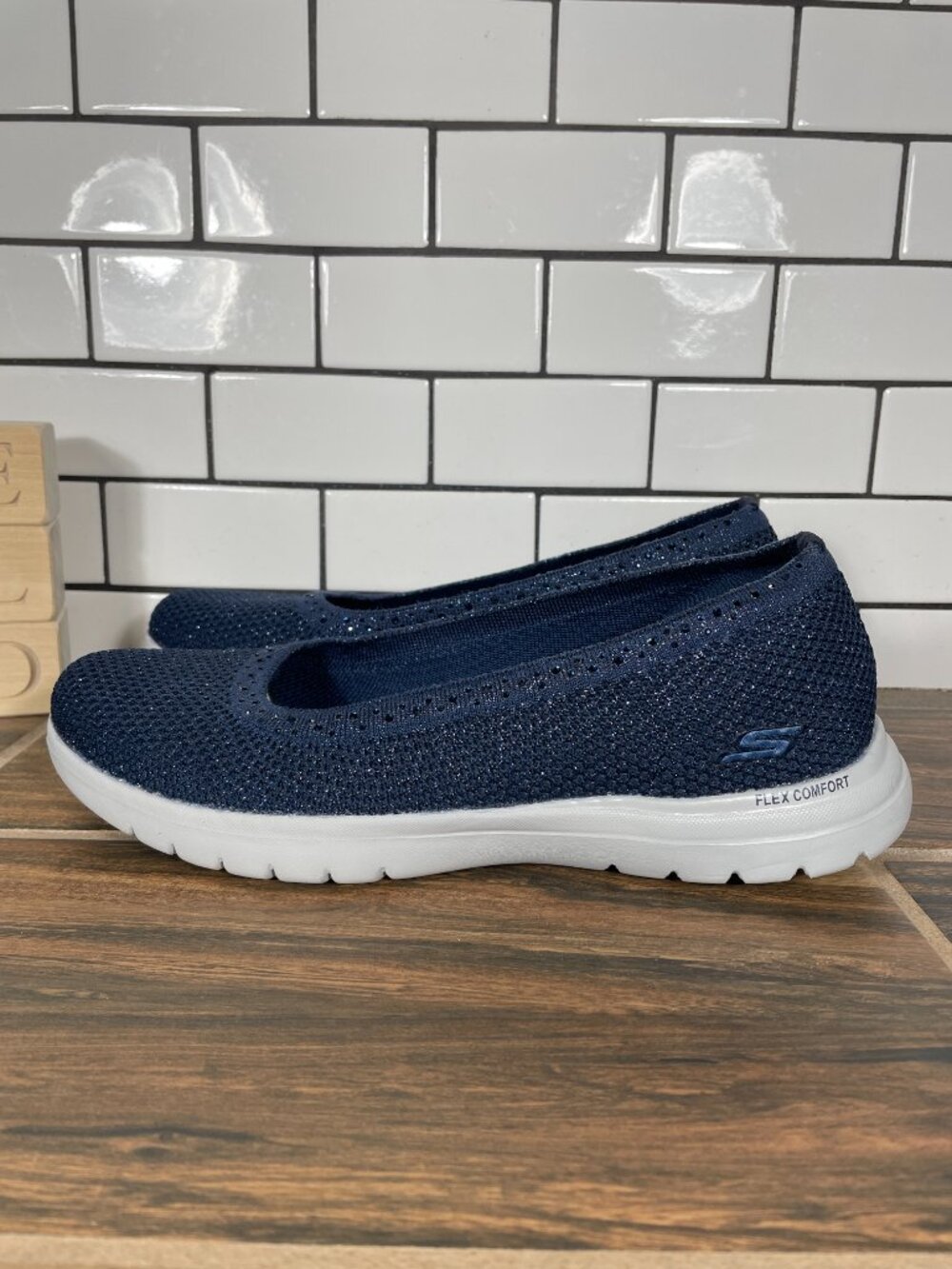 Skechers On The Go Flex Bejeweled Shoes Womens Size 8 Navy Rhinestone Slip On